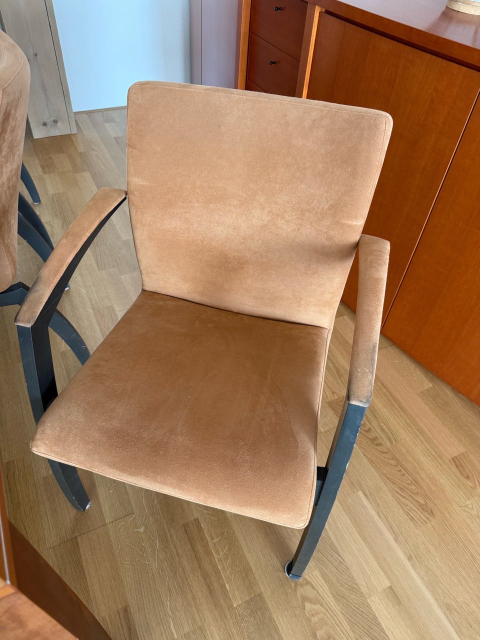 Gratis eettafel met 6 stoelen