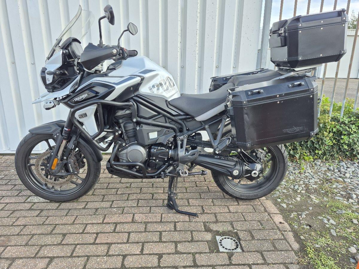 Triumph Tiger 1200 SE Alpine uit 2020, dikke allroad motor
