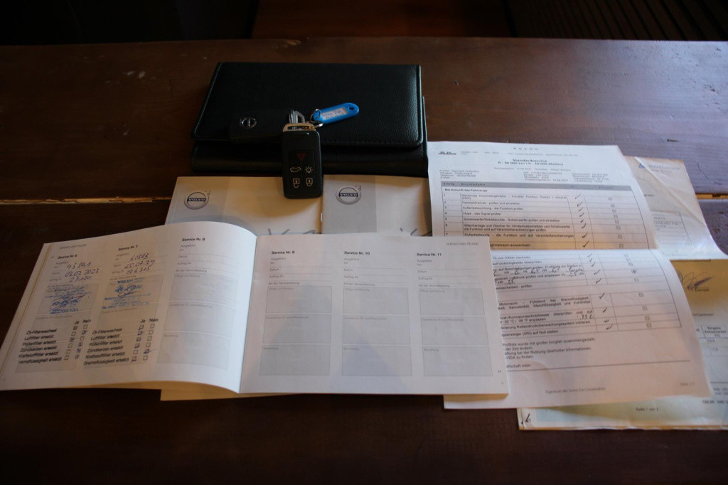 Volvo V40 1.5 t2 momentum automaat - pdc rondom + camera - full led - navi 