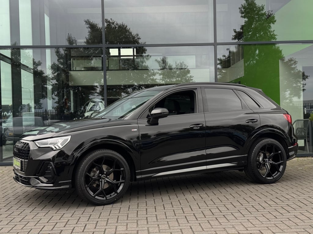 Audi Q3 35 tfsi 3x s-line * keyless * matrix led * carplay