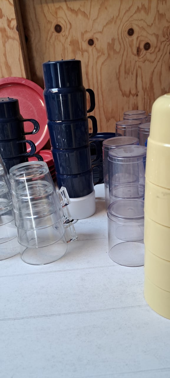 Camping servies 5 a 6 persoons zeer compleet