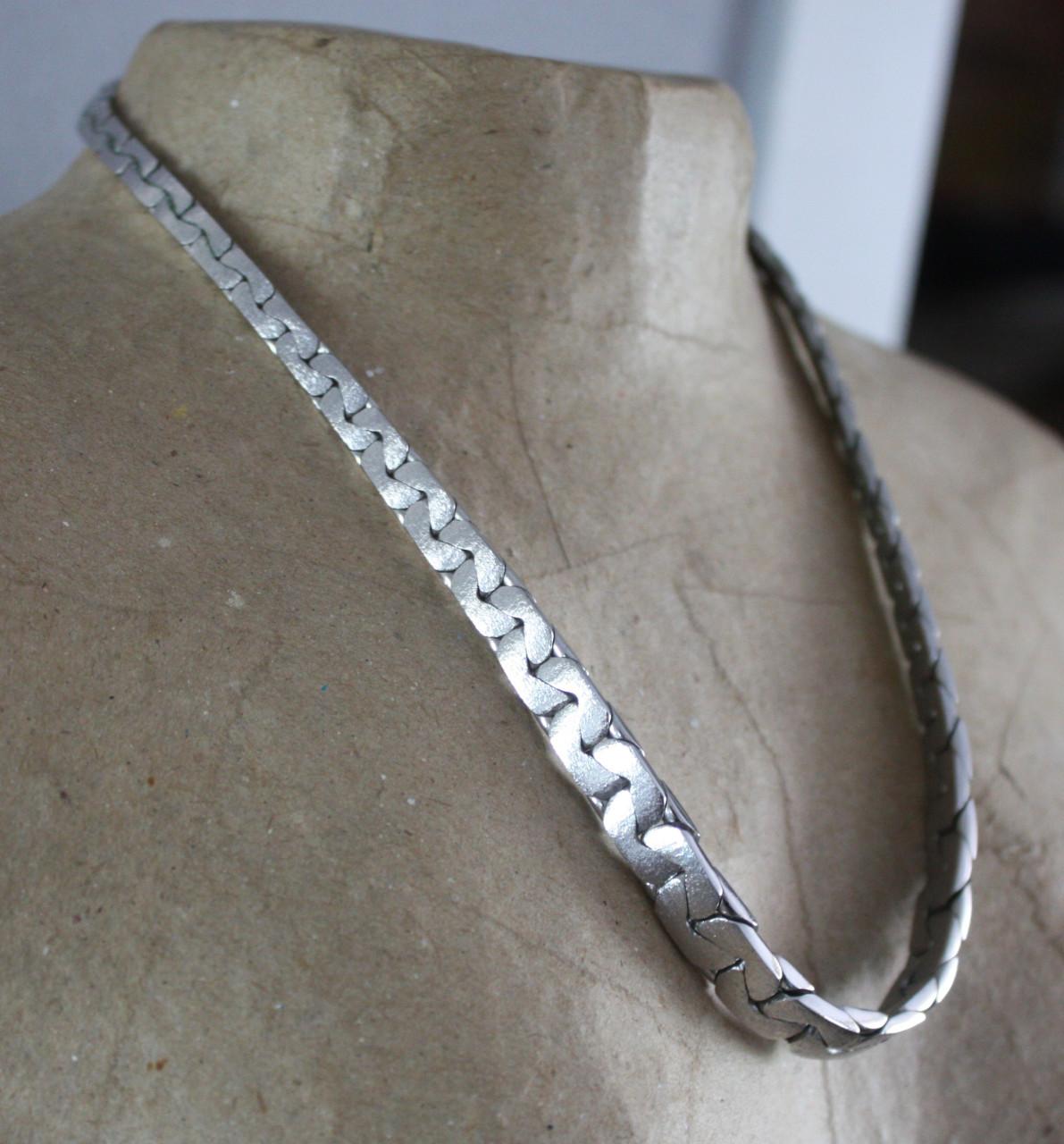 Zilverkleurige ketting
