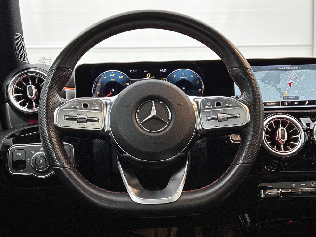 Mercedes-Benz A-Klasse 200 business solution amg | automaat | half leder | 