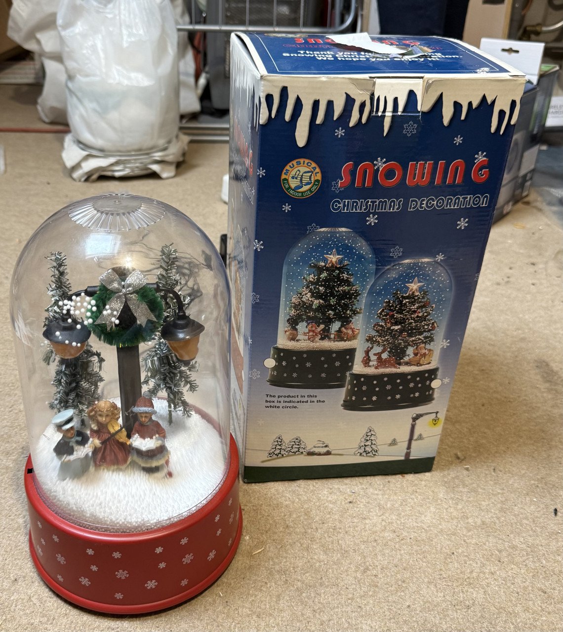 Snowing cristmas decoration