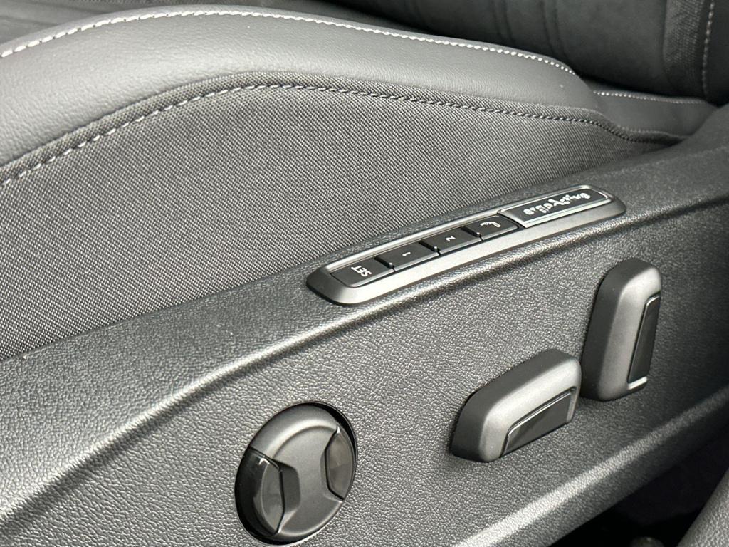Volkswagen Golf style plug in hybride 204 pk