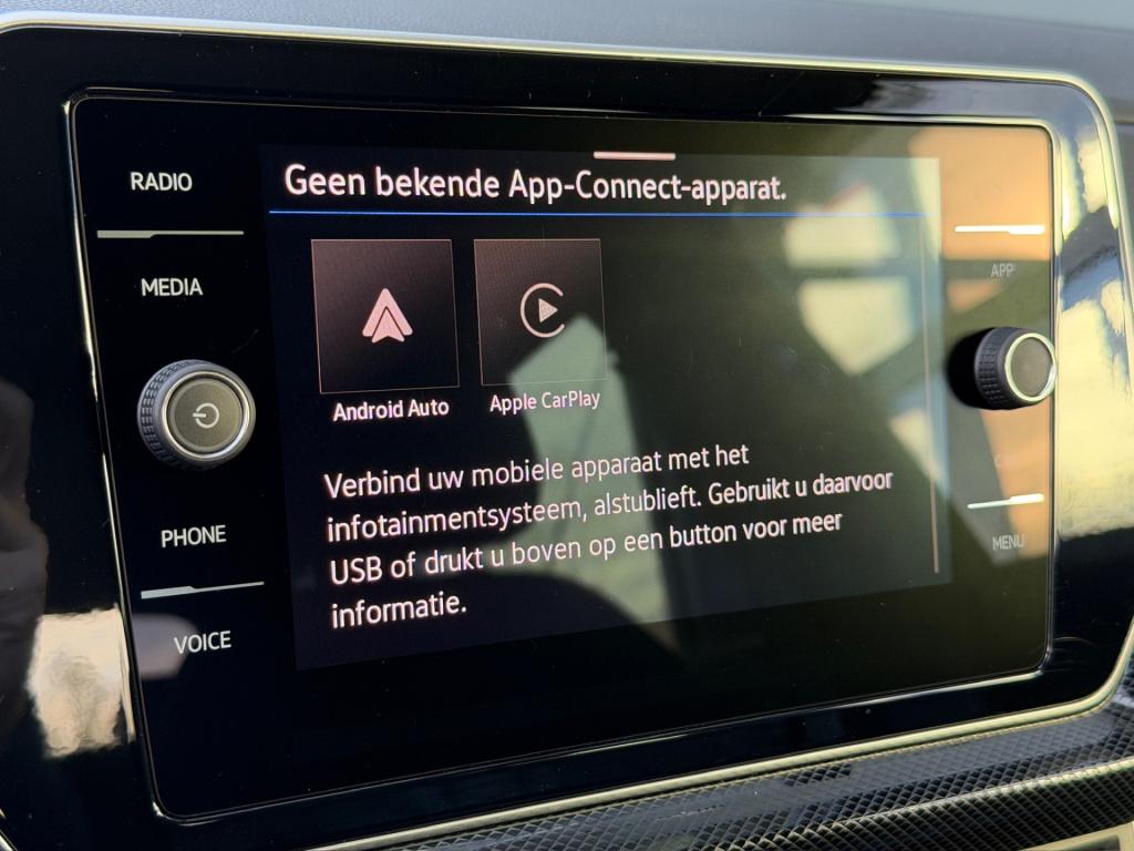 Volkswagen T-cross 1.5 tsi 150pk dsg r-line | camera | trekhaak | navi | iq