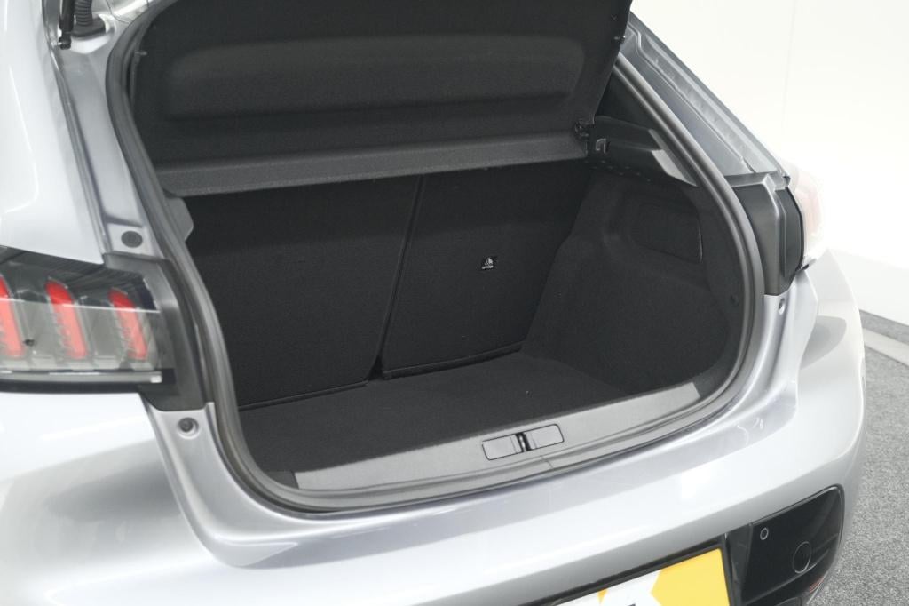 Peugeot 208 puretech 100 allure pack | camera | apple carplay | parkeersens