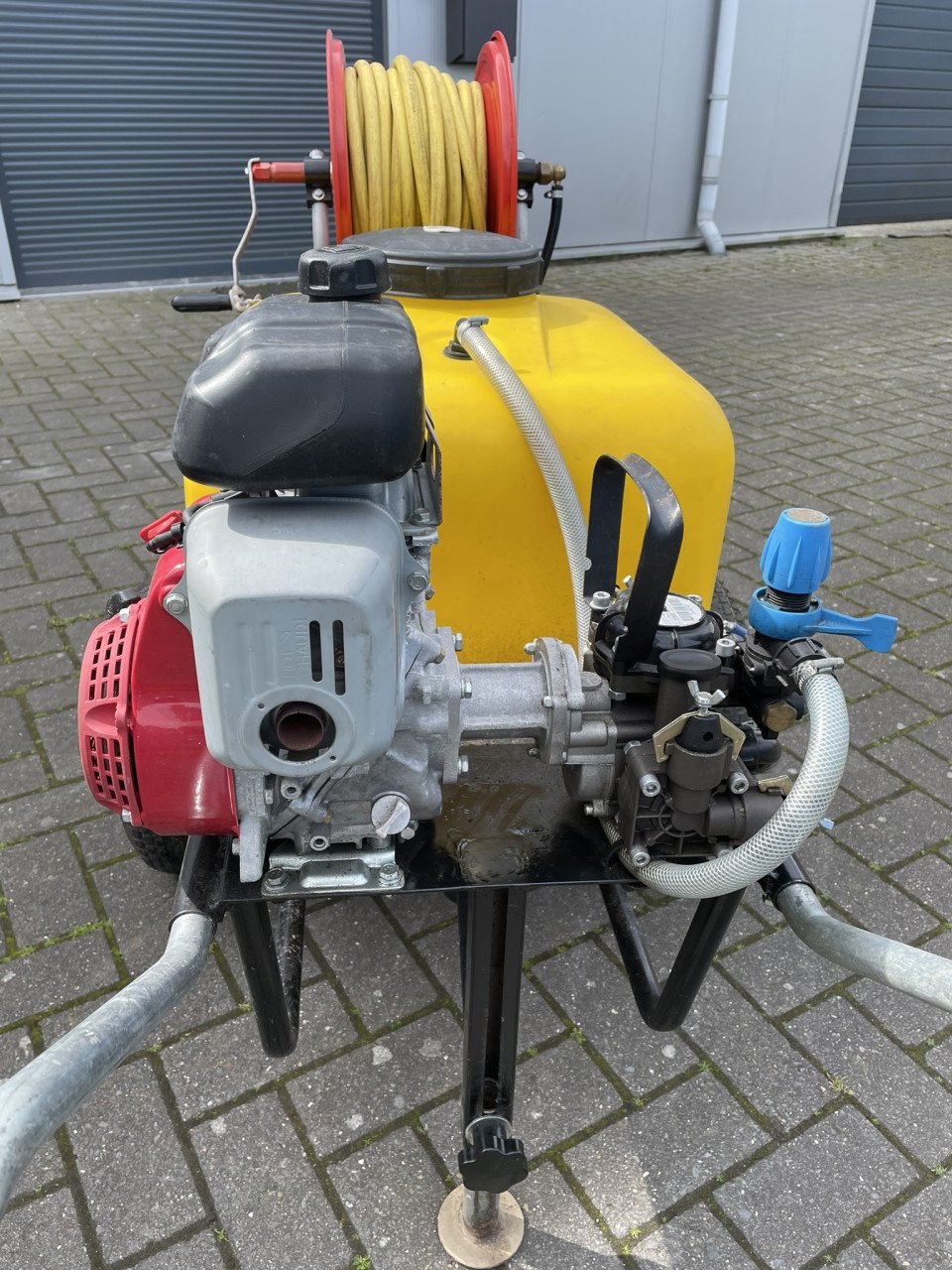 Te koop BERTHOUD 120 gewas spuitwagen