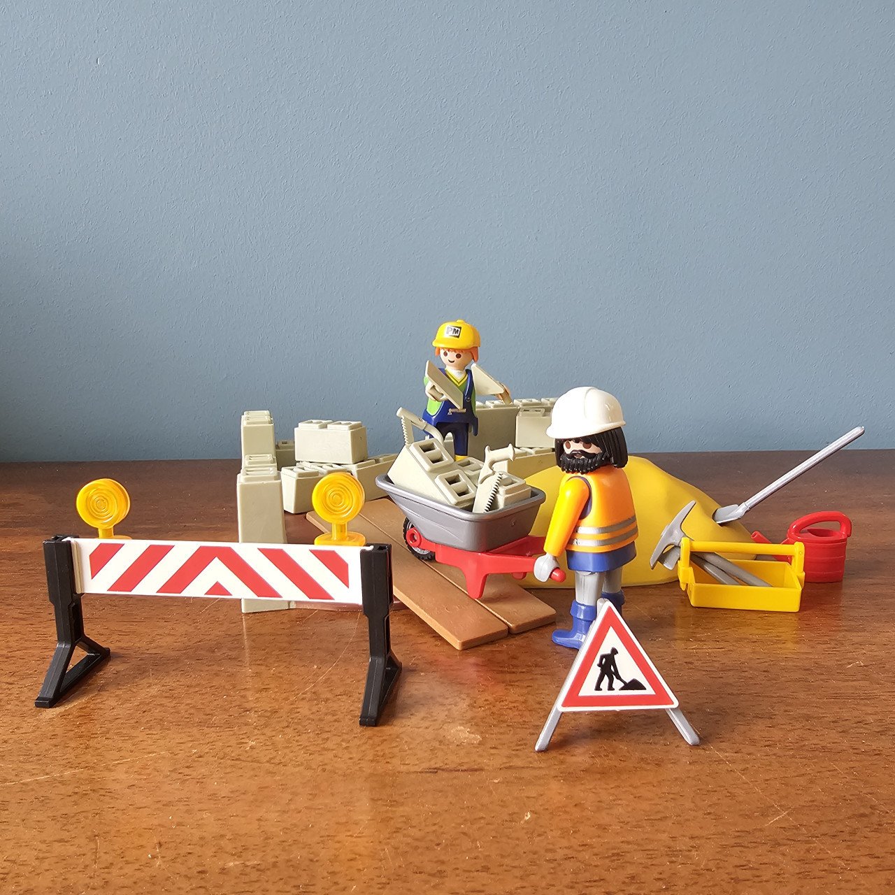 Playmobil vrachtwagens werkverkeer metselaars
