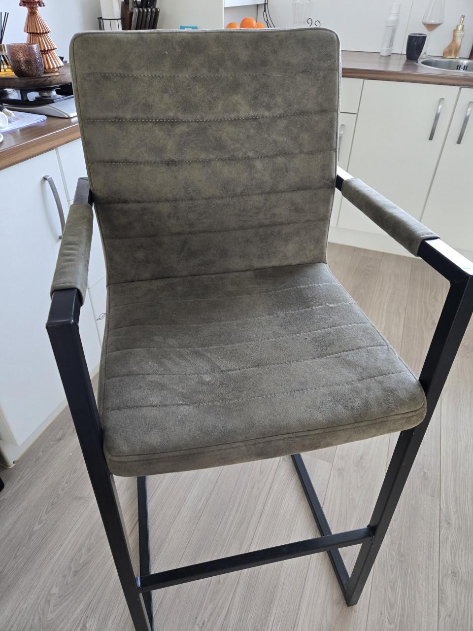 Hoge eettafel met stoelen