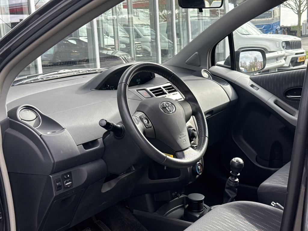 Toyota Yaris 1.3 vvti dynamic | airco | lm velgen