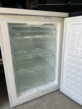 Siemens vrieskast/vriezer 85x60 cm. 4 laden 120 liter als nieuw