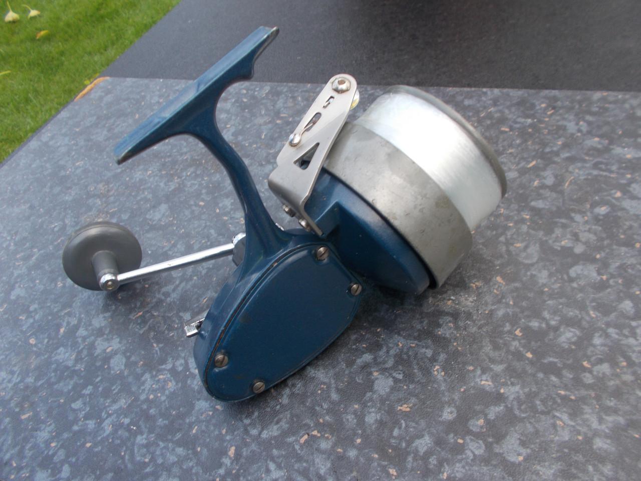 Prachtige Mitchell 498 zeemolen met bronzen as