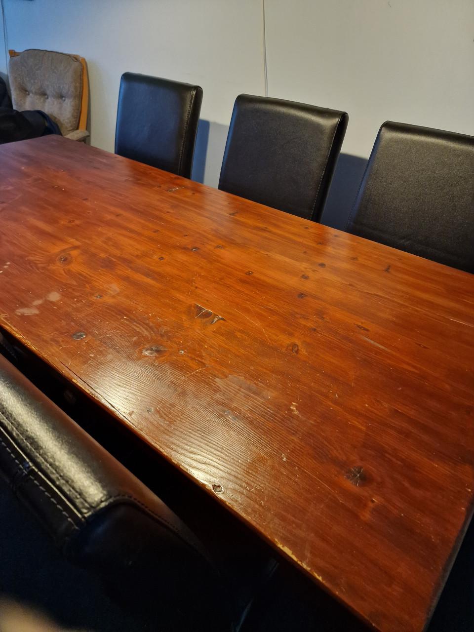 6 persoons tafel met stoelen