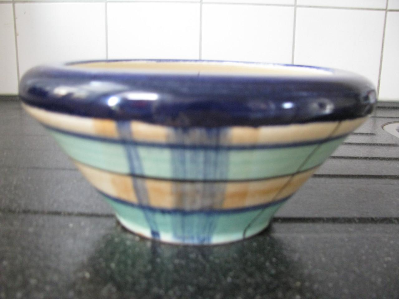 Gekleurd bloemenbakje