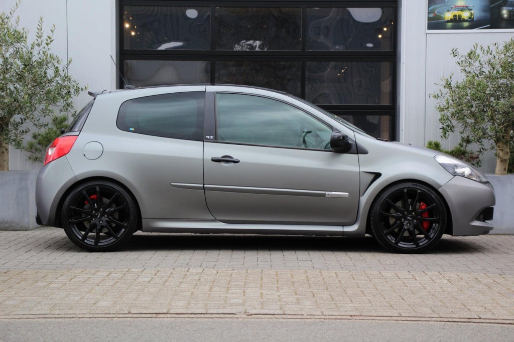 Renault Clio 2.0 rs - ange et demon 99/99 - akrapovic - recaro - shortshift