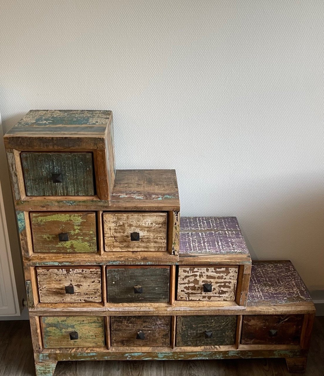 Trapkastje van massief gerecycled hout