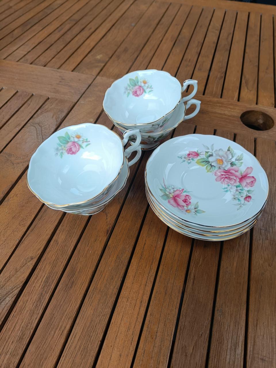 Royal Standard. Theekop en schotel.