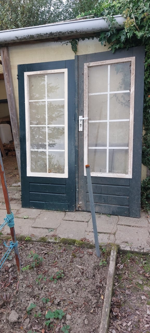 2 deuren van blokhut