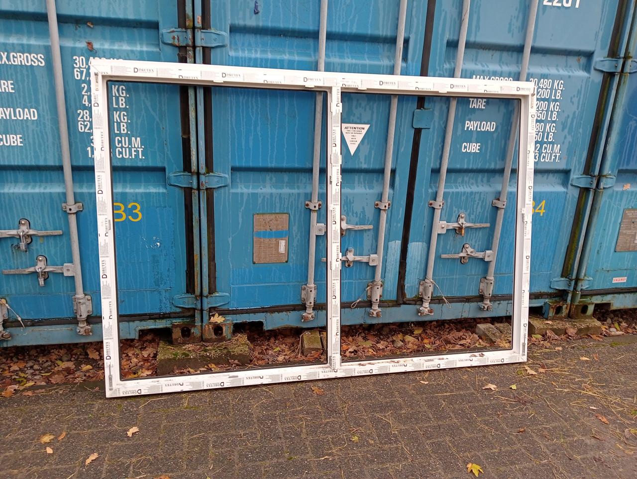 Deur met kozijn en raamkozijn