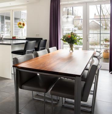 Eettafel met amerikaans notenhouten blad