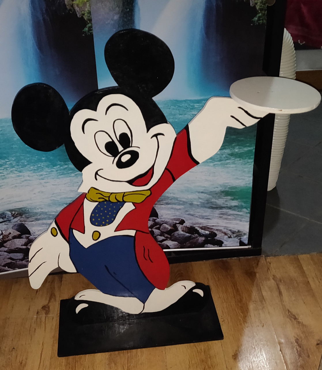 Mickey Mouse figuur met tablet