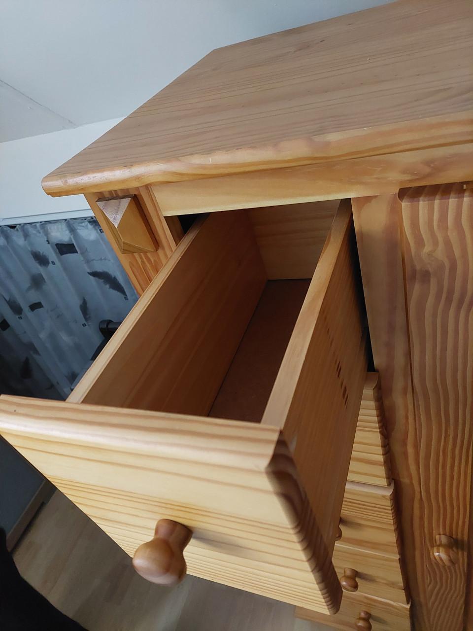 Te koop mooie grenen audio of linnen kast met cd-lades