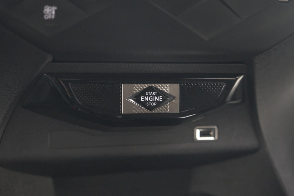 Ds Ds 3 crossback e-tense so chic 50 kwh | camera | dodehoekdetectie | appl