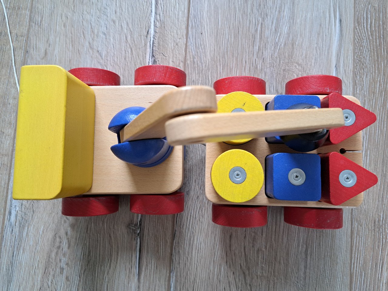 Houten blokkenauto met magneet