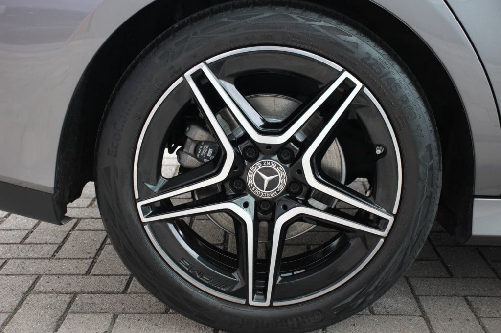Mercedes-Benz Cla 220 4matic premium plus amg | pano | memory | acc | camer