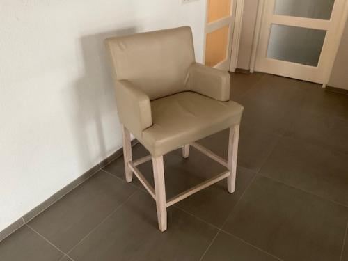 Bar(eet)tafel incl.4 stuks bijbehorende barkrukken