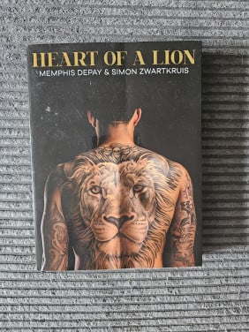 Te koop Aangeboden Memphis Depay boek