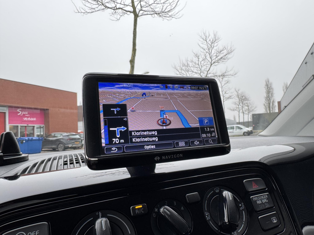 Volkswagen UP! 1.0 move up! bluemotion executive pack | airco | park. senso