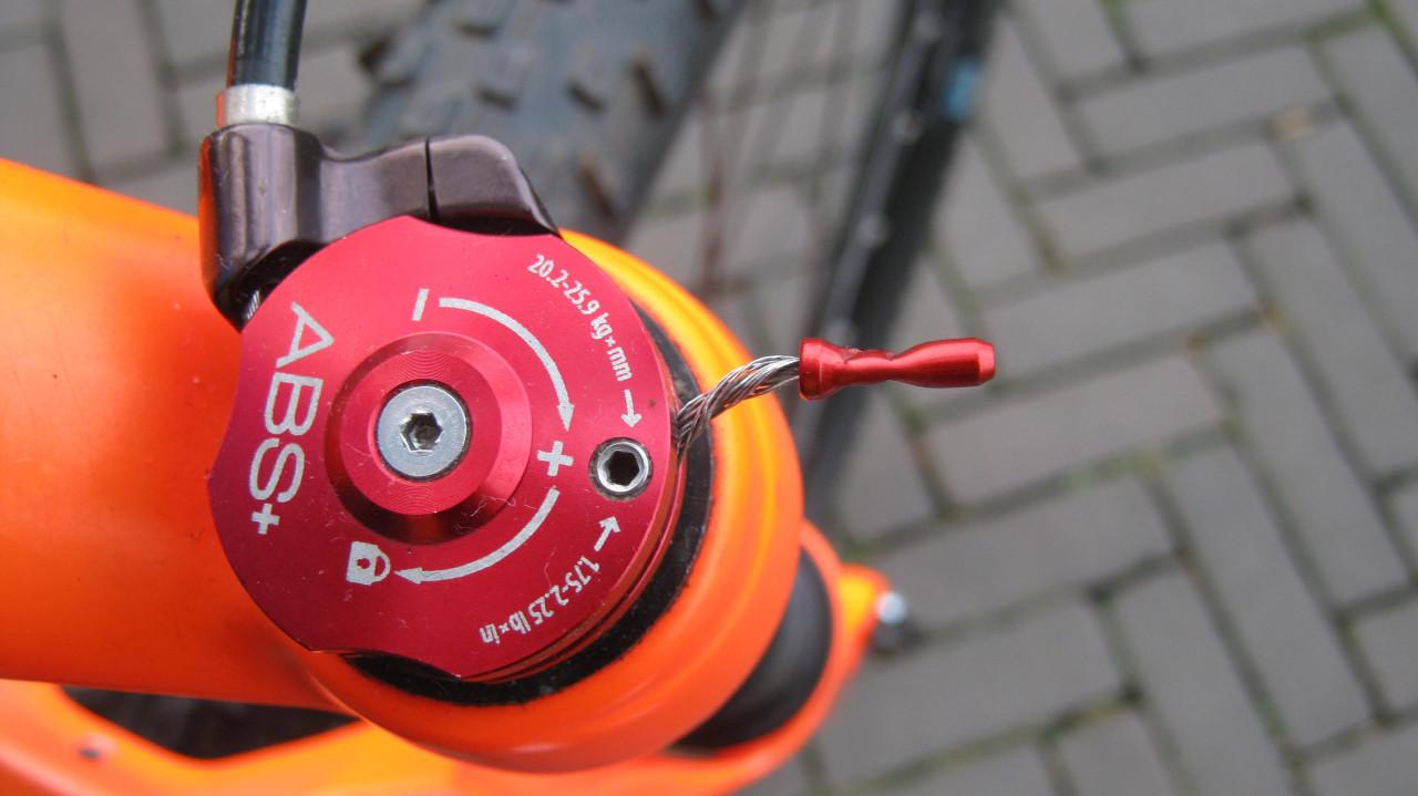 TE KOOP CUBE REACTION  29 ER CARBON  ROND 200 KM OP GEFIETST VOOR 500 EURO