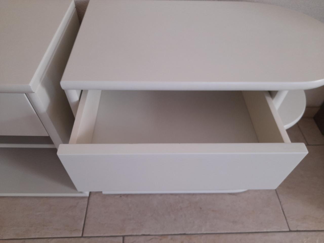 2 Nachtkastjes  63  x 35 x 53H ( in goede nette staat )