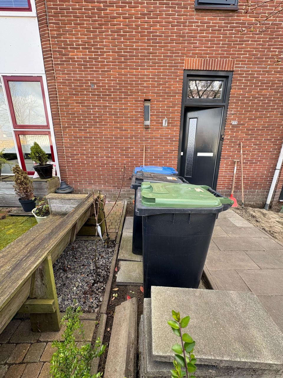 Gratis ophalen circa 10/12 vierkante meter tegels antraciet