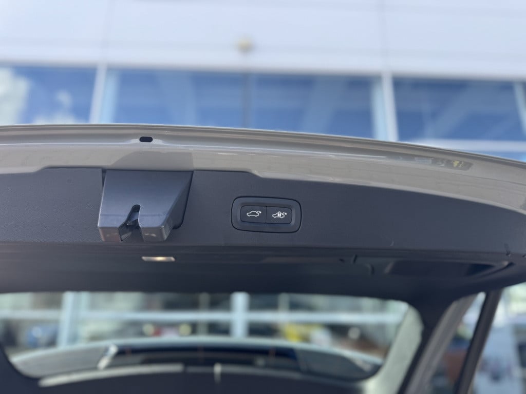 Volvo V60 t6 398pk recharge plus dark| panodak| adap.cruise| trekhaak| 36