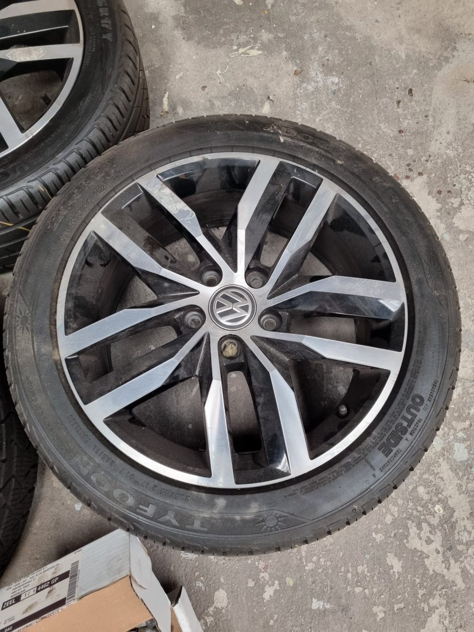 4 Volkswagen velgen met banden 225/45 R17 94V
