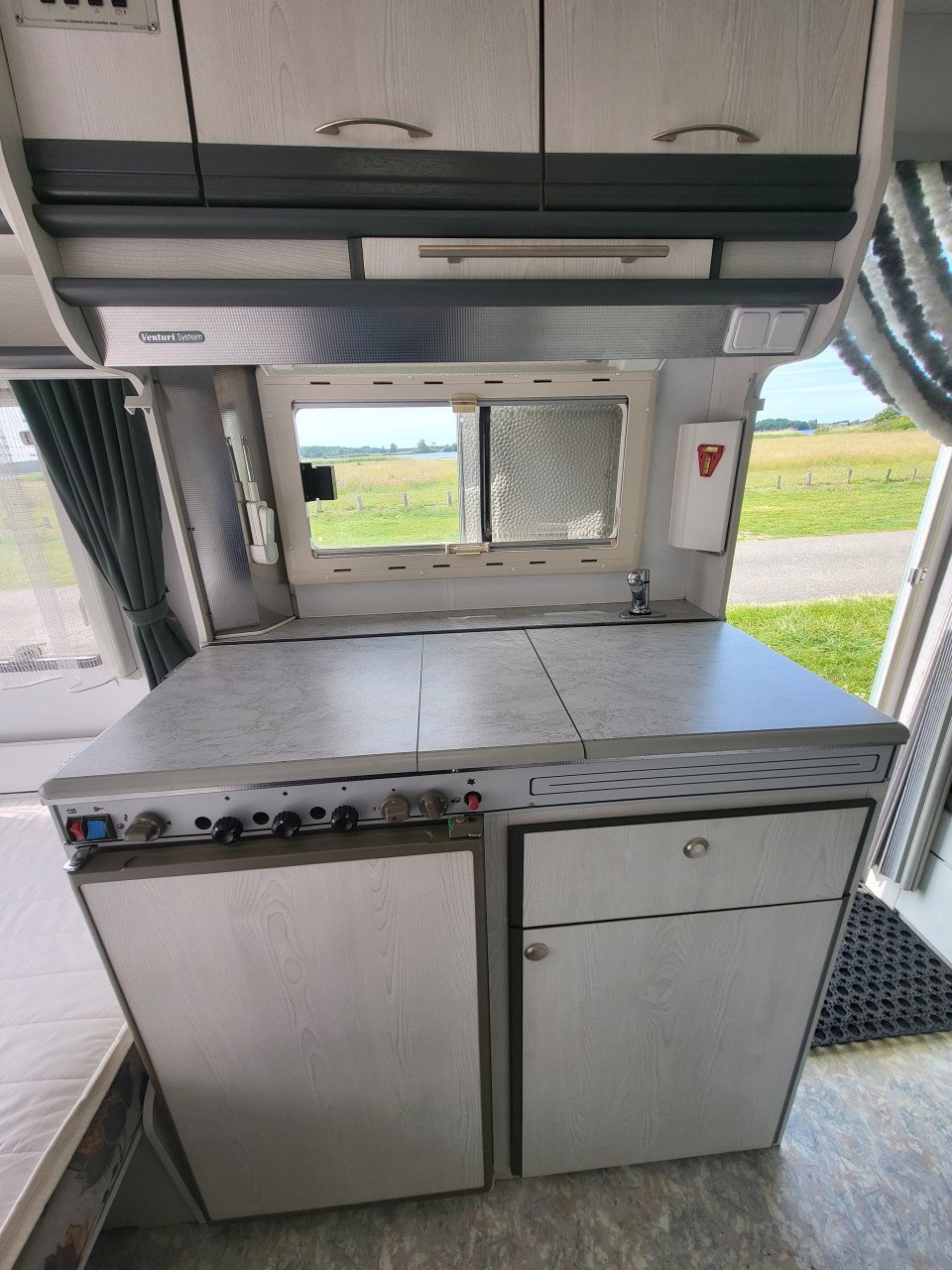 Chateau Chiara caravan 384C 1998