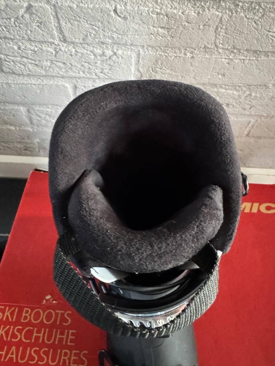 Skischoenen Atomic Hawk maat 27-27.5 = 42-43