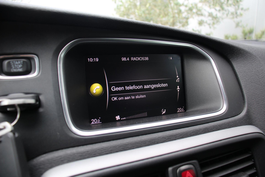 Volvo V40 2.0 t2 momentum - actieprijs: €15.135,- t/m 20 augustus!