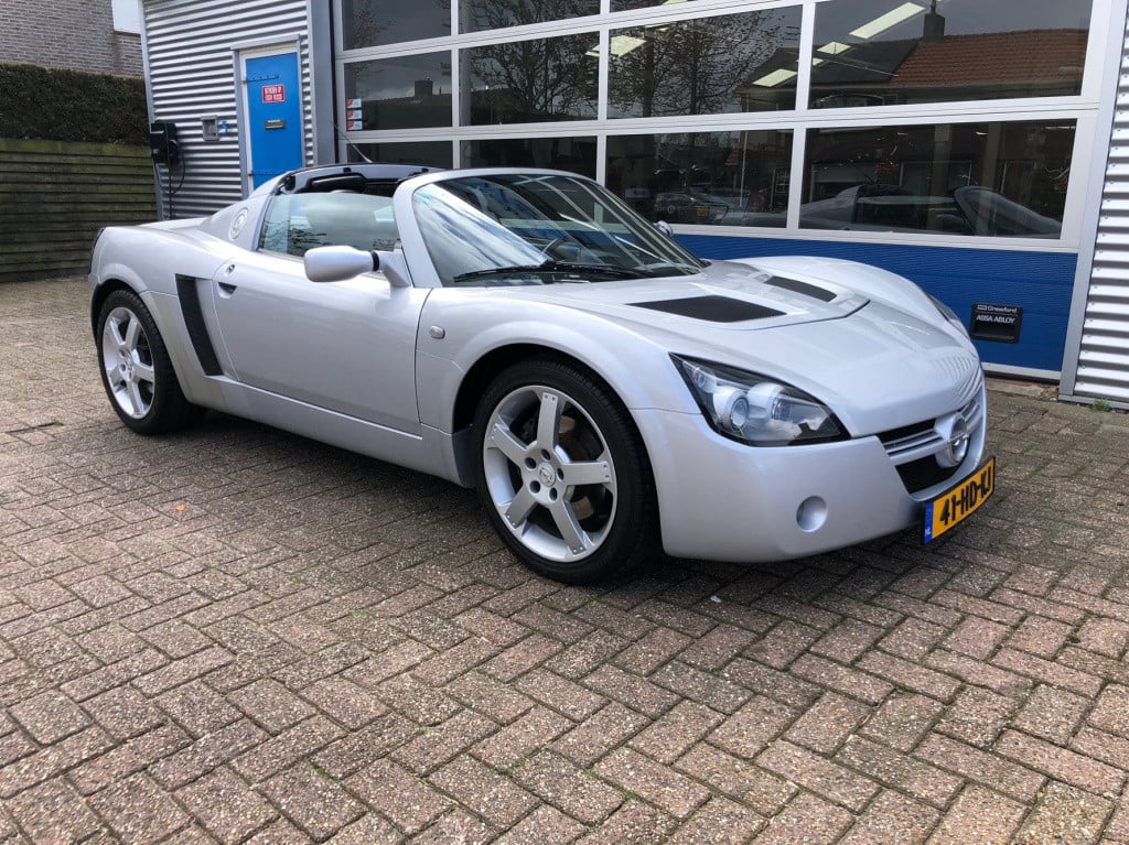 Opel Speedster 2.2-16v perfect onderhouden.