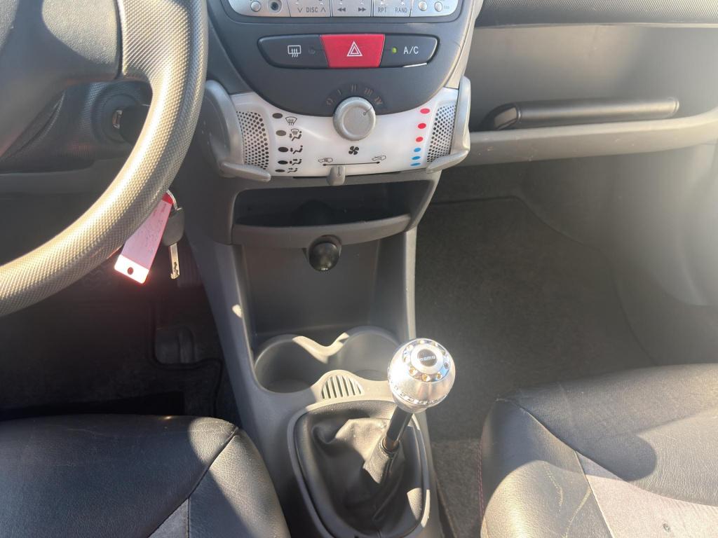 Toyota Aygo 1.0-12v xcite white airco 5 deurs leder