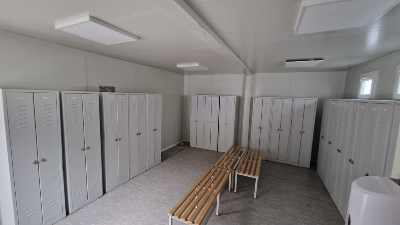 Verkleedruimte / sanitairunit / toiletunit / kantoorunit