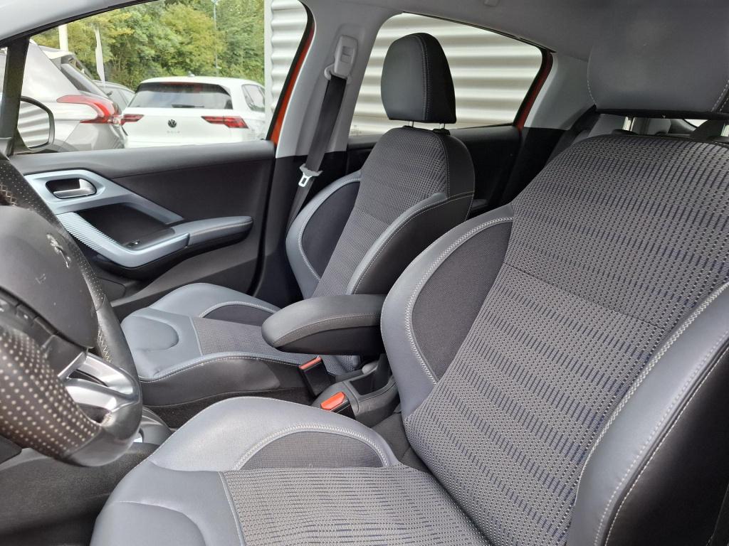 Peugeot 208 110 allure automaat eat6 nav/clima/camv