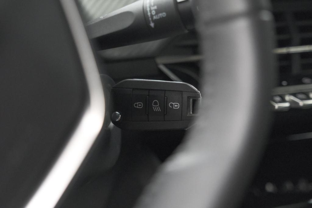 Peugeot 2008 puretech 100 allure | apple carplay | parkeersensoren | climat