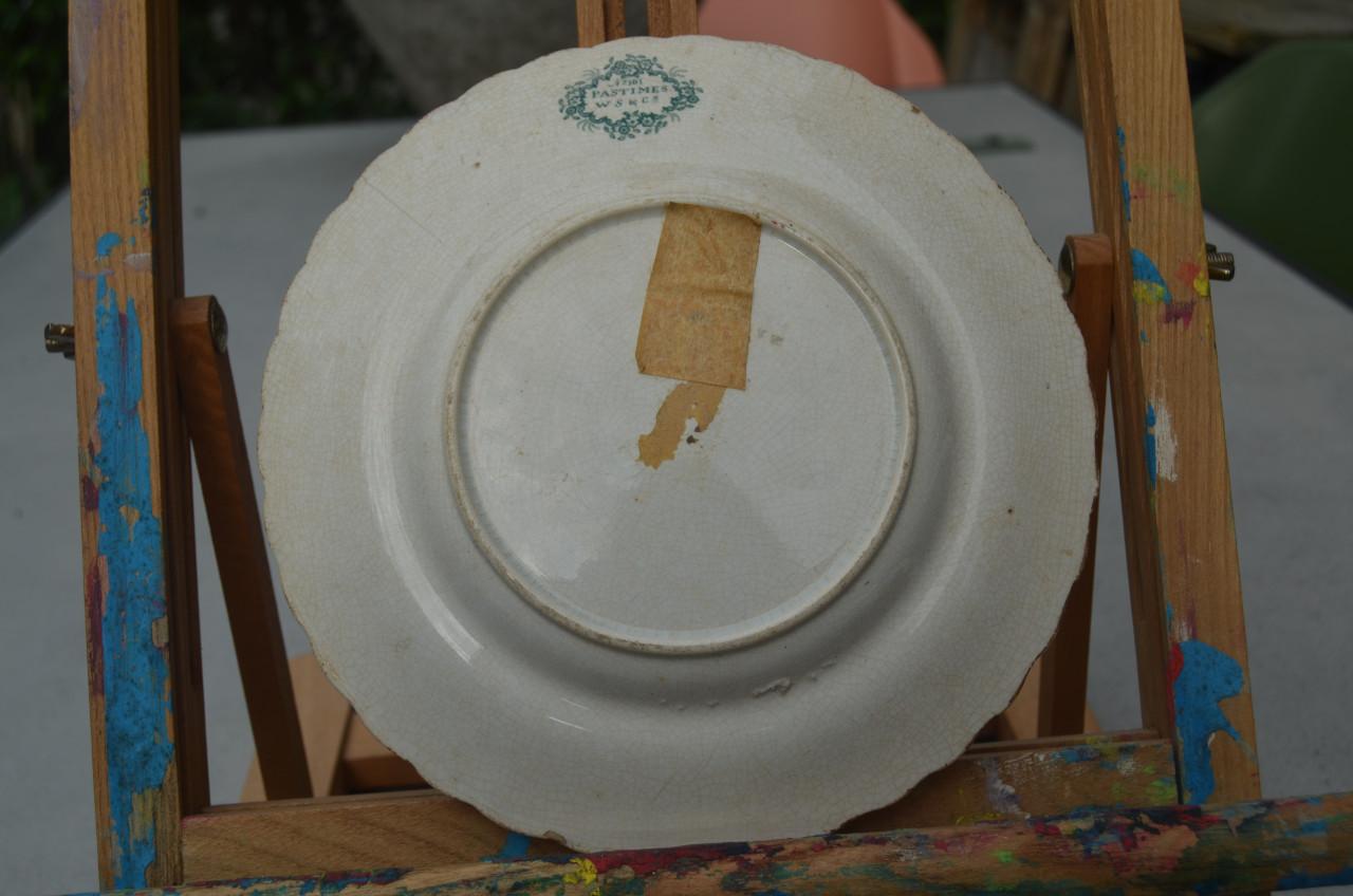 4 Porseleinen kinderbordjes W.S & Co 'Pastimes' ca. 1850