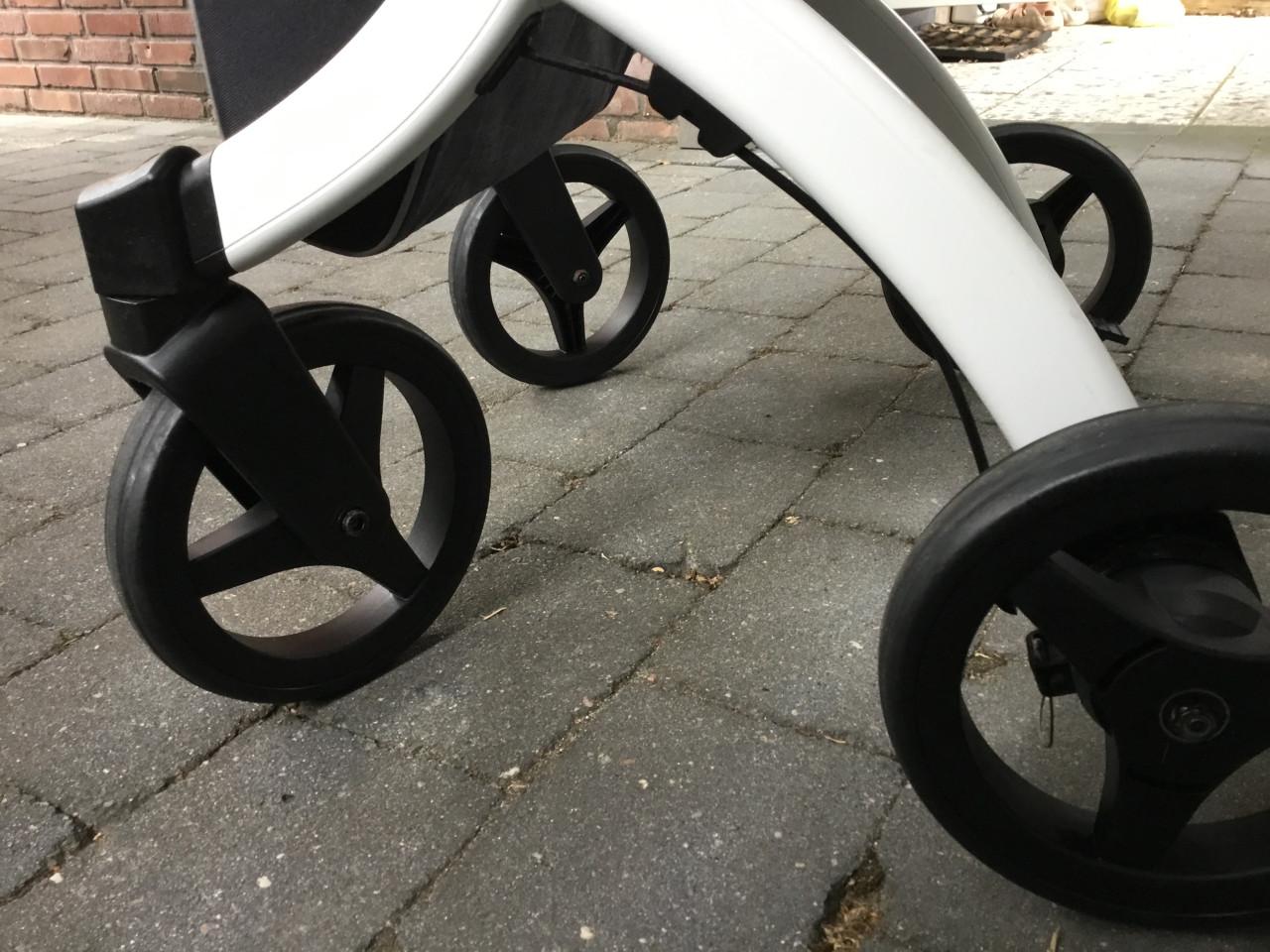 Rollator rolls flex