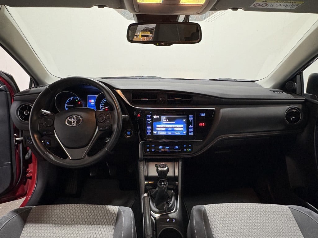 Toyota Auris 1.2t volcano edition