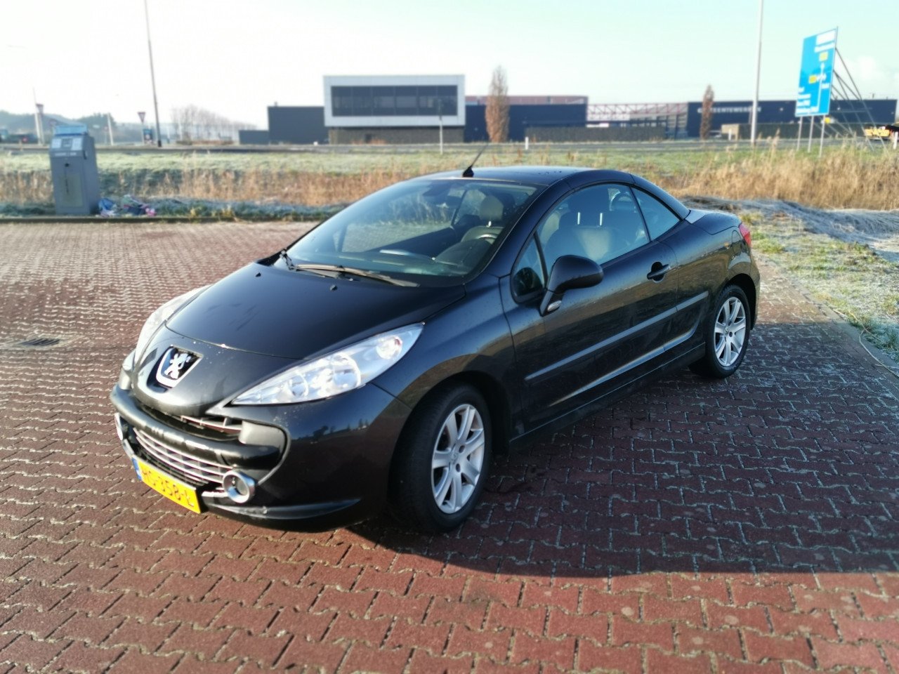 Nette Cabrio Peugeot 207 Nieuwe APK tot maart 2026